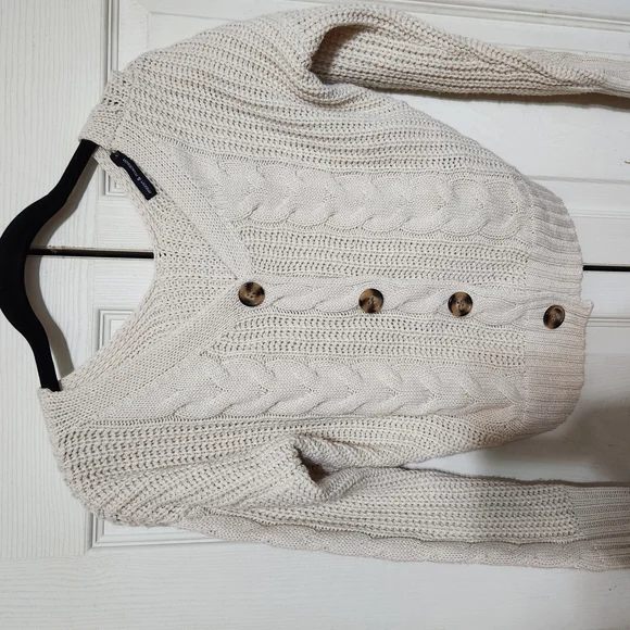 Women's Cream Cable Knit Sweater - Picture 2 of 11